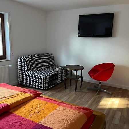 Ruhige Wohnung In Feldrandlage Massenbachhausen Exteriér fotografie